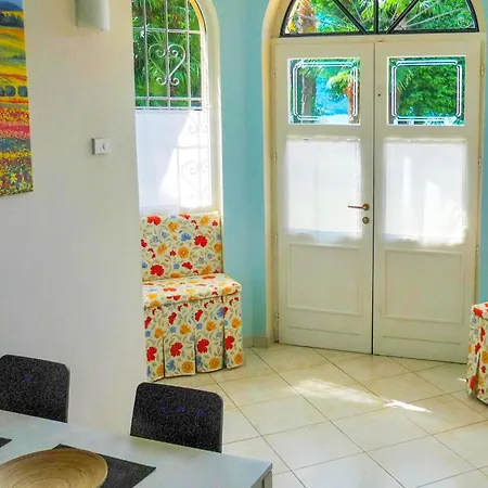 Palazzina Giardinolago Apartment *